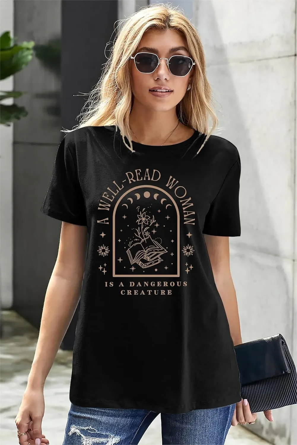 A Well Read Woman T-Shirt Women Reading Book Shirt Cute Book Lover Gift Vintage Graphic Tee Tops Funny Teacher Shirt