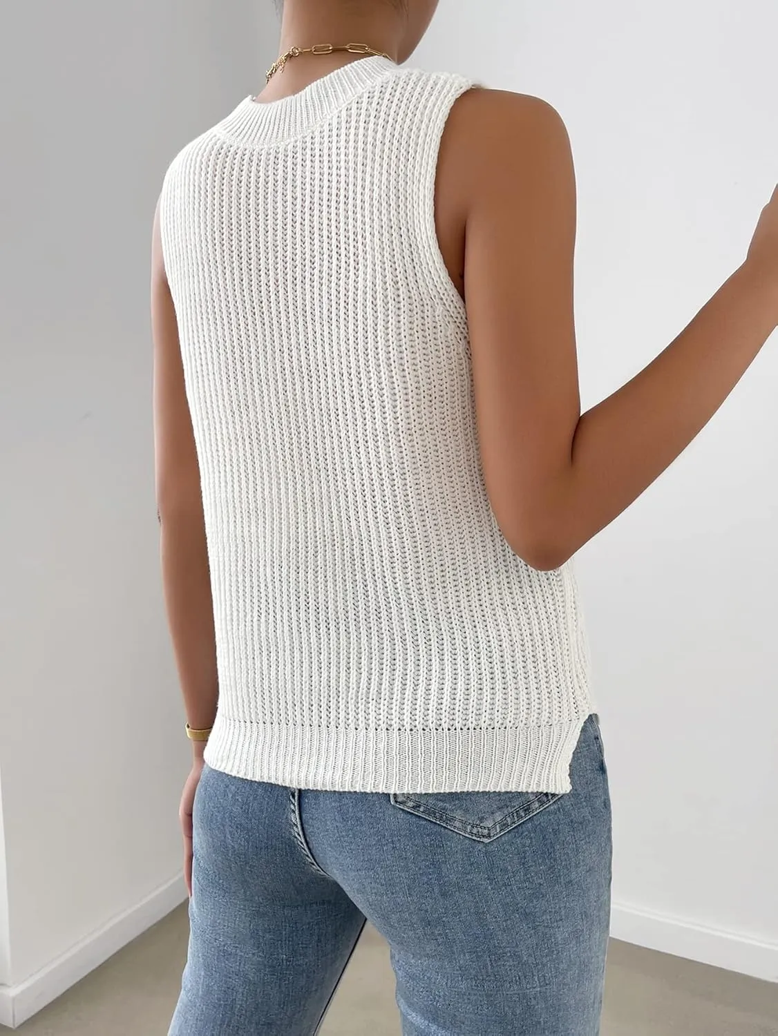 Verdusa Women's Slit Hem Sleeveless Round Neck Knitted Sweater Vest Tank Top