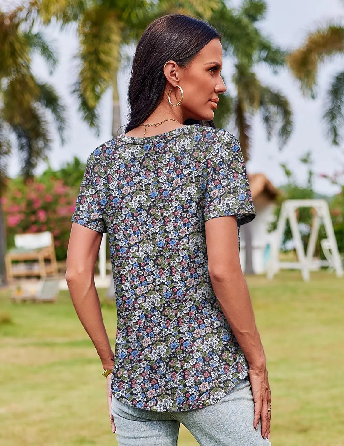 Zeagoo Womens Casual T Shirts for Summer 2025 Short Sleeve Crewneck Tunic Shirts Floral Print Tops Pleated Dressy Blouse